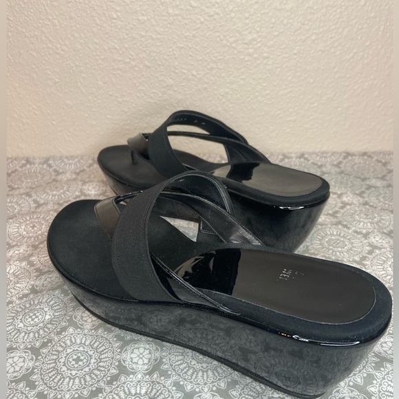 Stuart Weitzman~Black Patent Leather Thong Wedge Sandal~Matte Over Strap~Size 9 - Picture 4 of 16